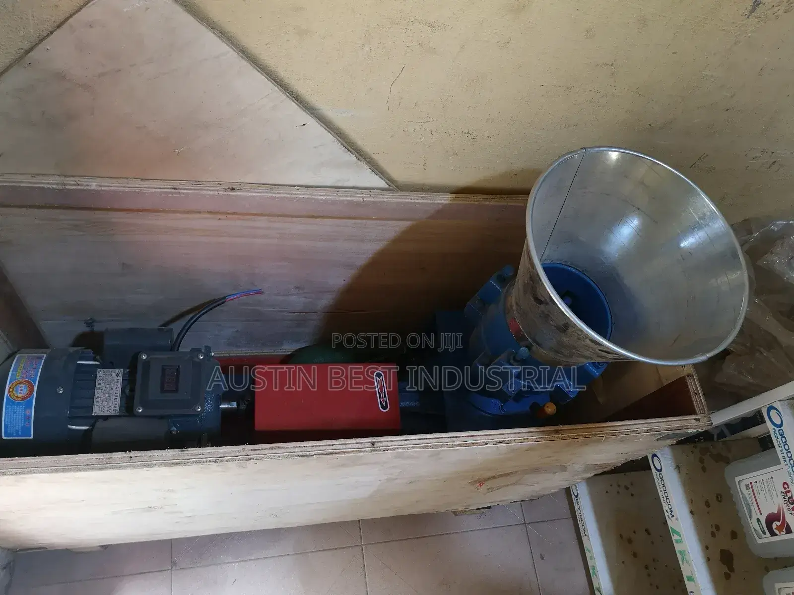 Livestock Feed Pellet Machine 250kg {4 Rollers)