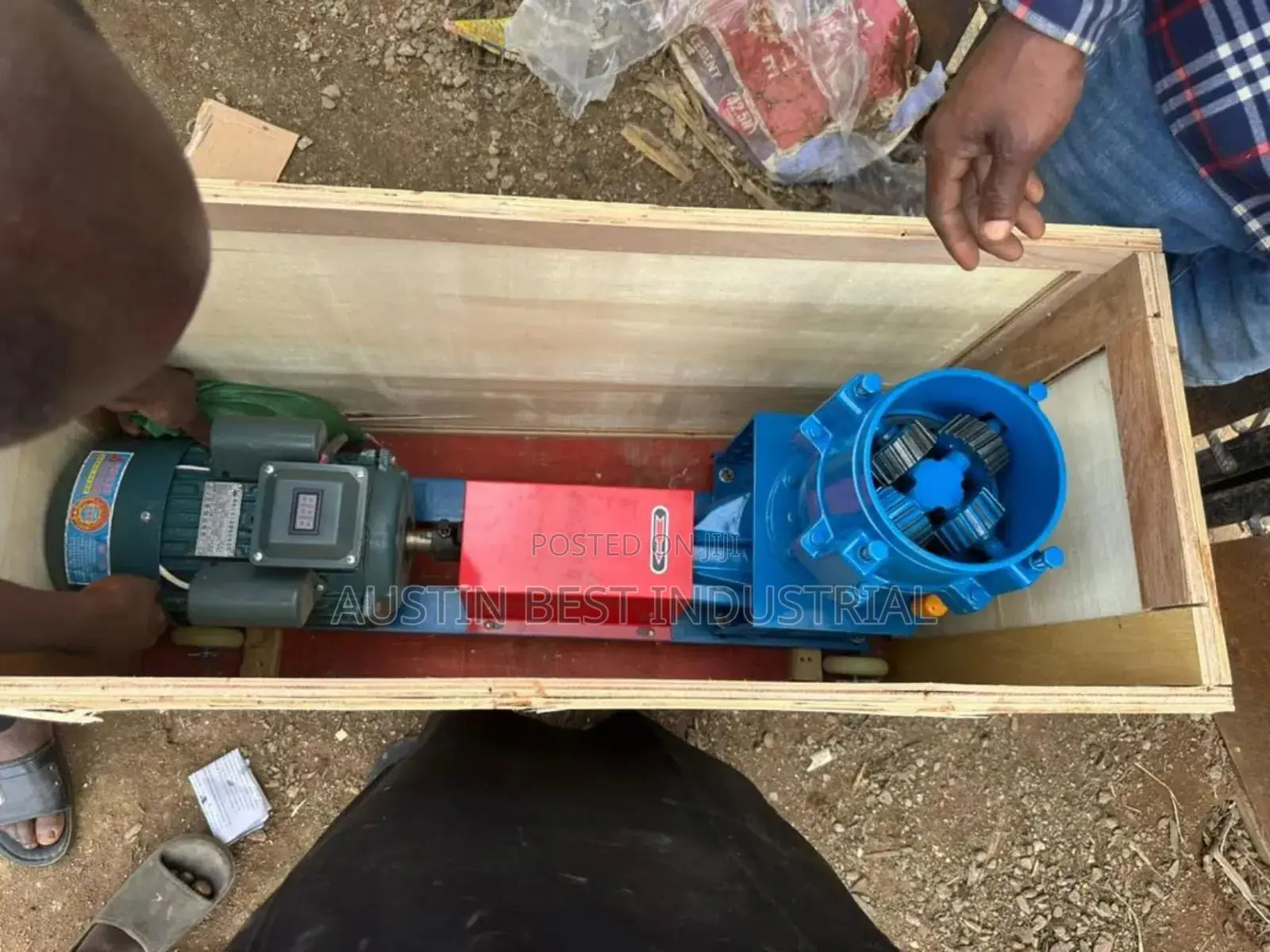 Livestock Feed Pellet Machine 250kg {4 Rollers)