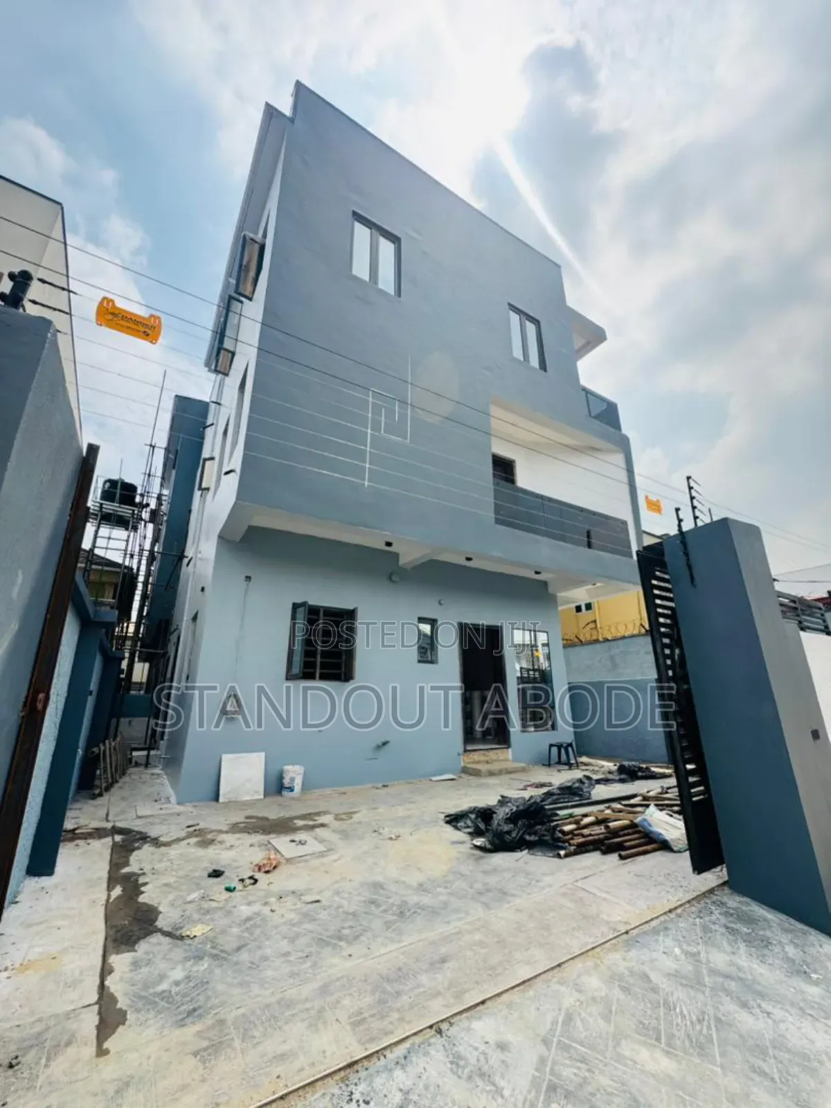 4bdrm Duplex in Inside An Estate, Ikeja for sale