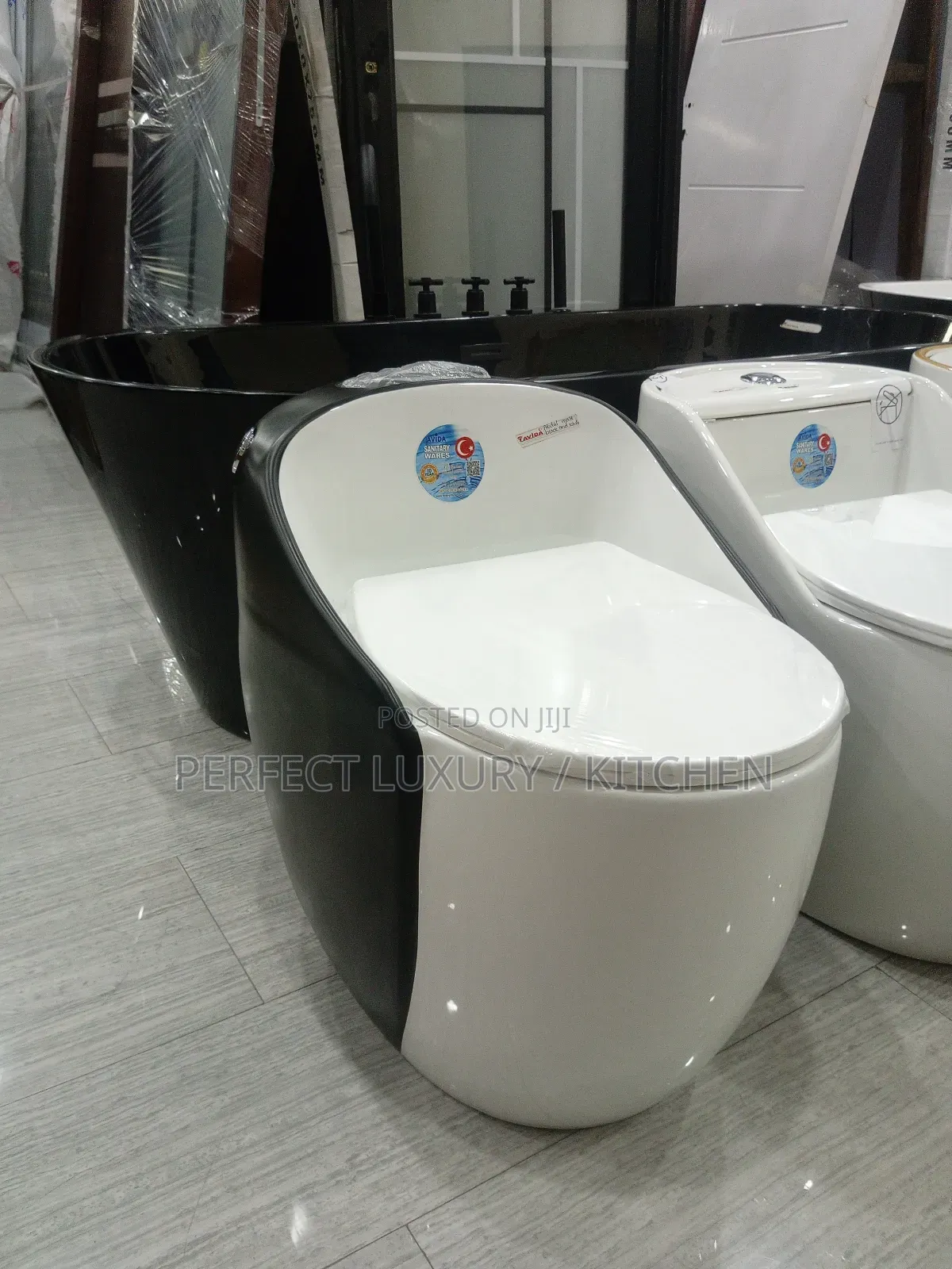 White/Black Luxury Smart W.C Water Closet