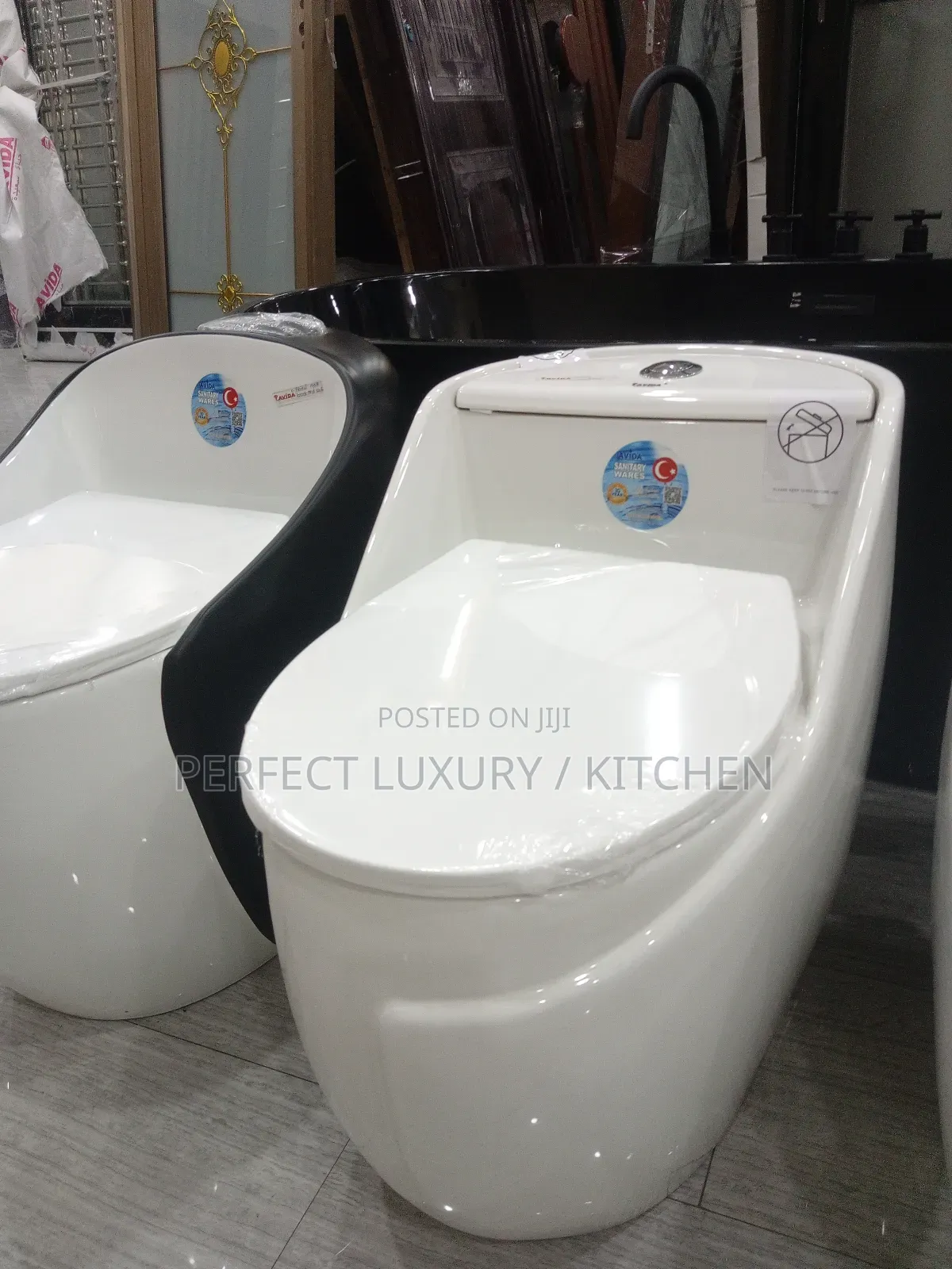 Plain White Luxury Smart Lavida W.C Water Closet 