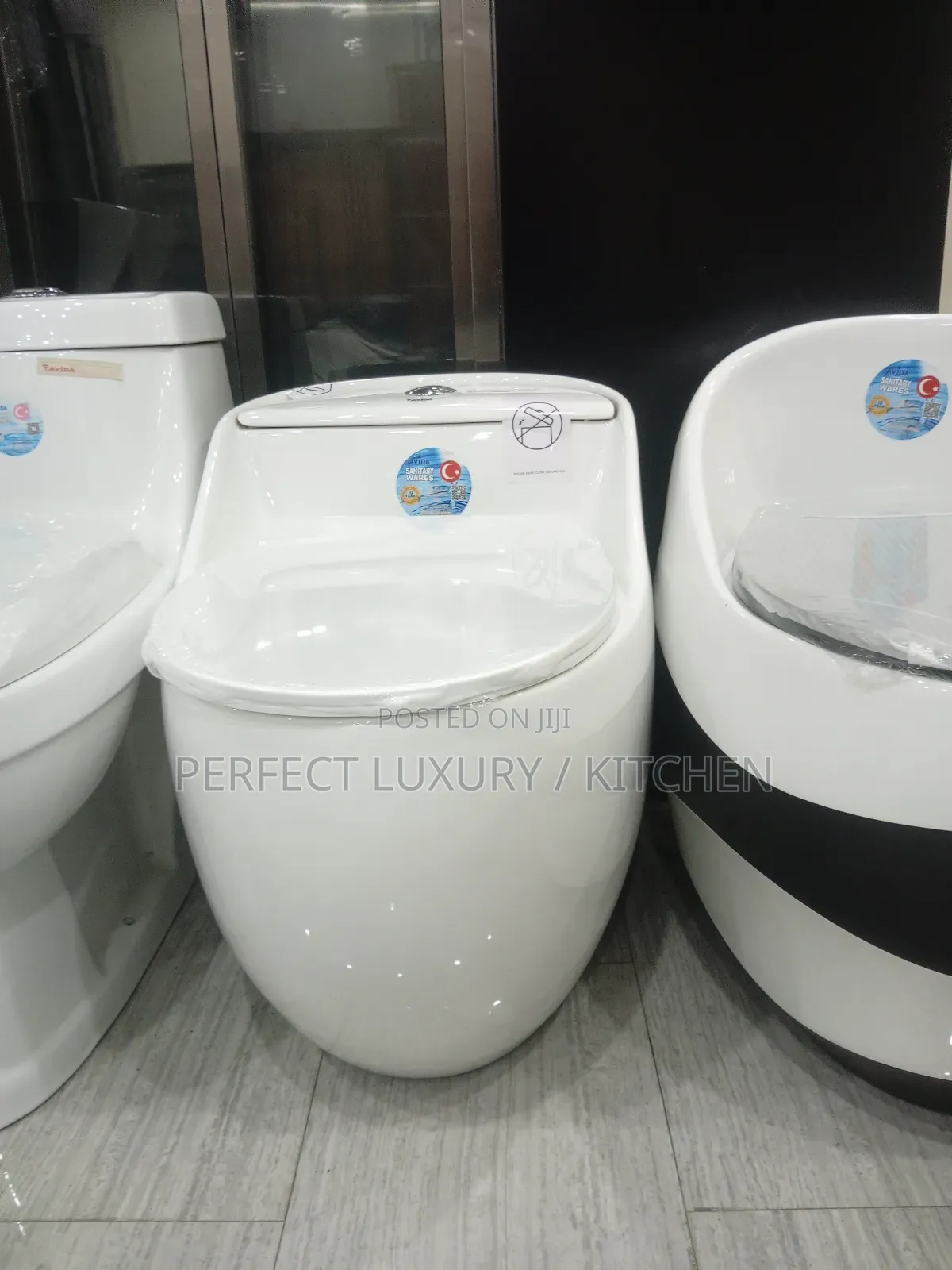 Plain White Luxury Smart Lavida W.C Water Closet 
