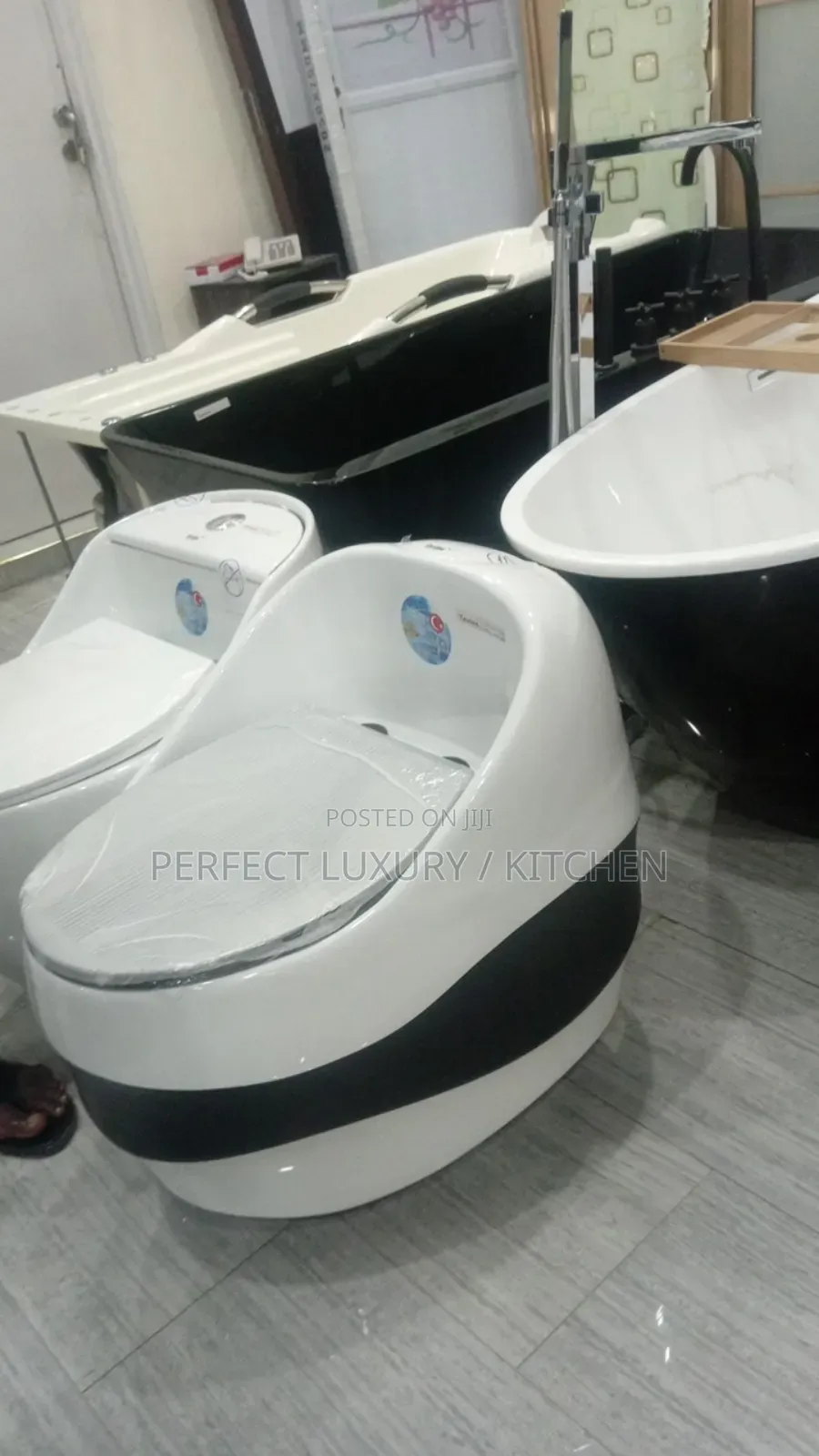 White/Black Luxury Smart W.C Water Closet