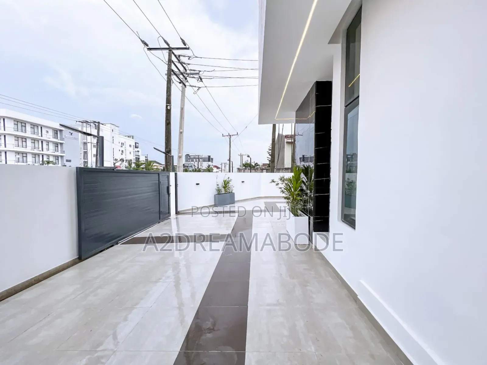 5bdrm Duplex in Lekki Phase 1 Right for sale