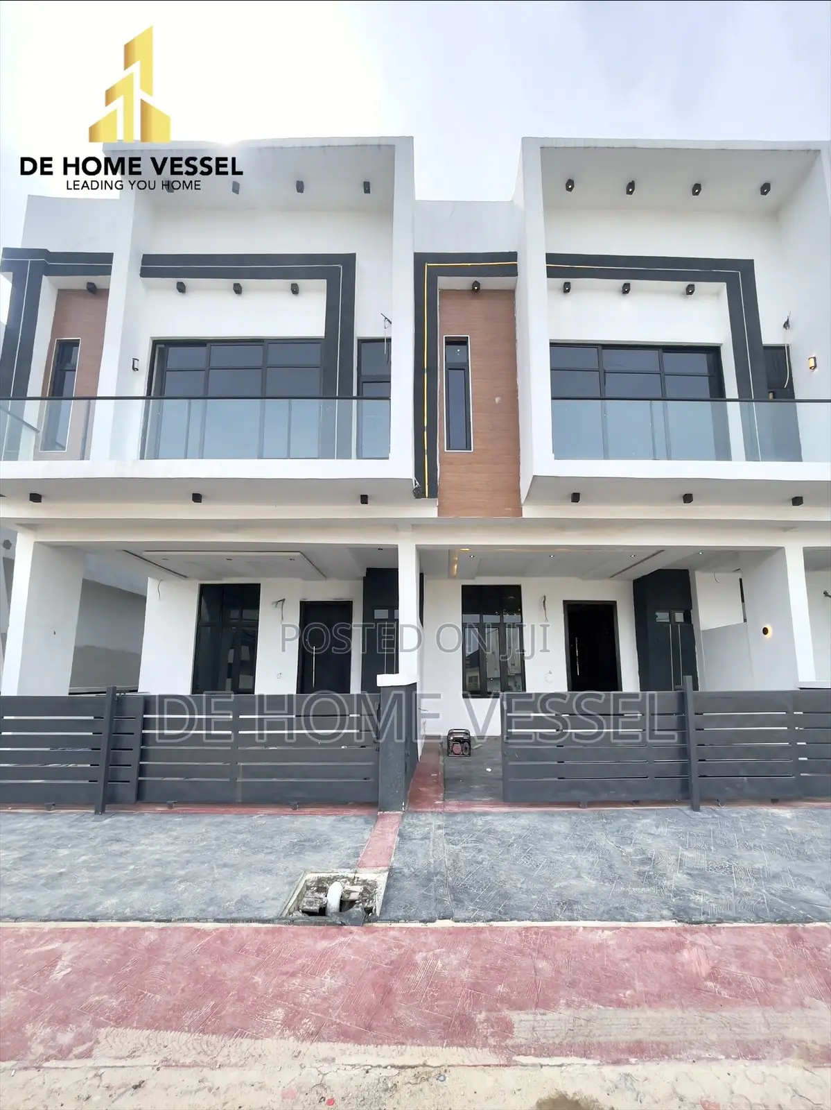 3bdrm Townhouse/Terrace in Ikota for sale