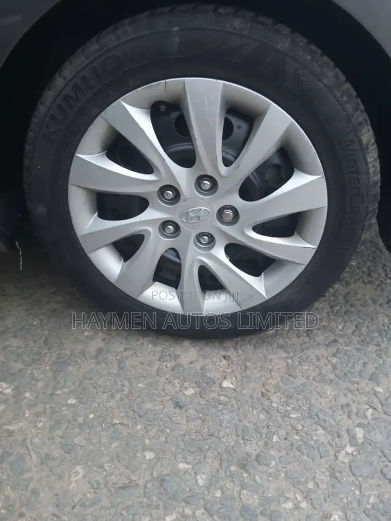 Hyundai Elantra Limited Sedan FWD (1.8L 4cyl 6A) 2013 Gray