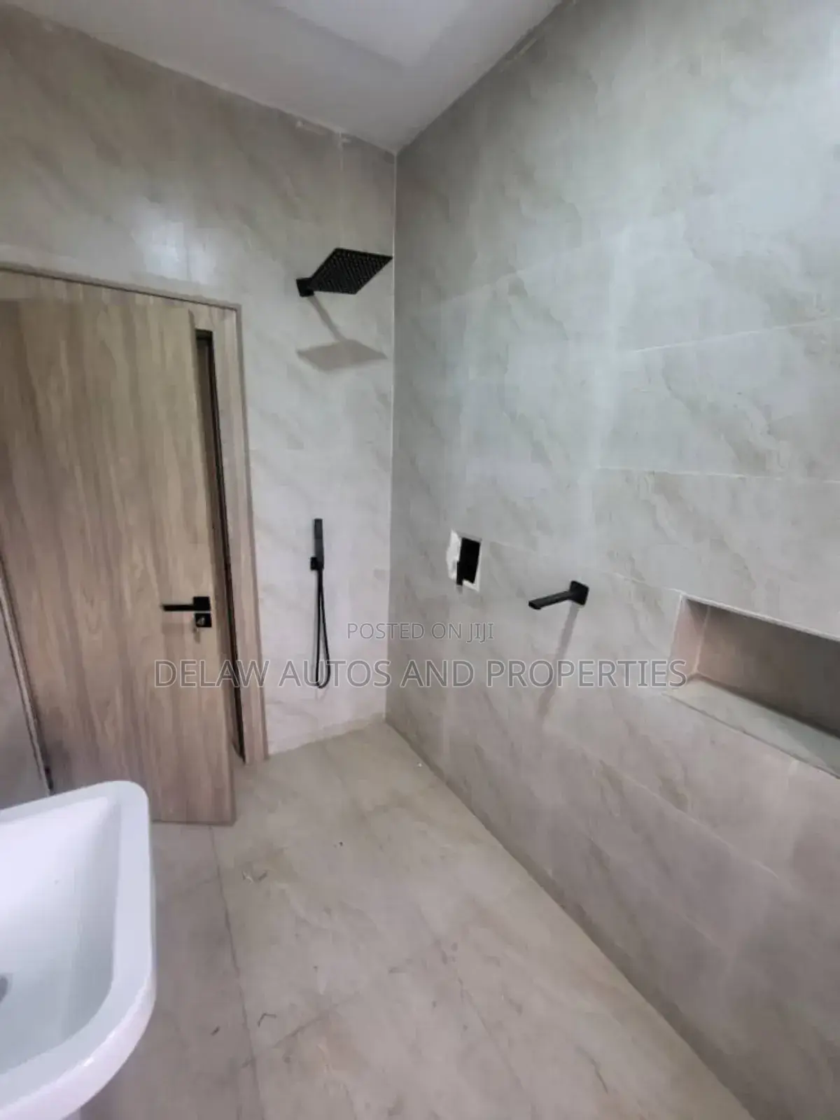 4bdrm Duplex in Naf Valley Estate for rent