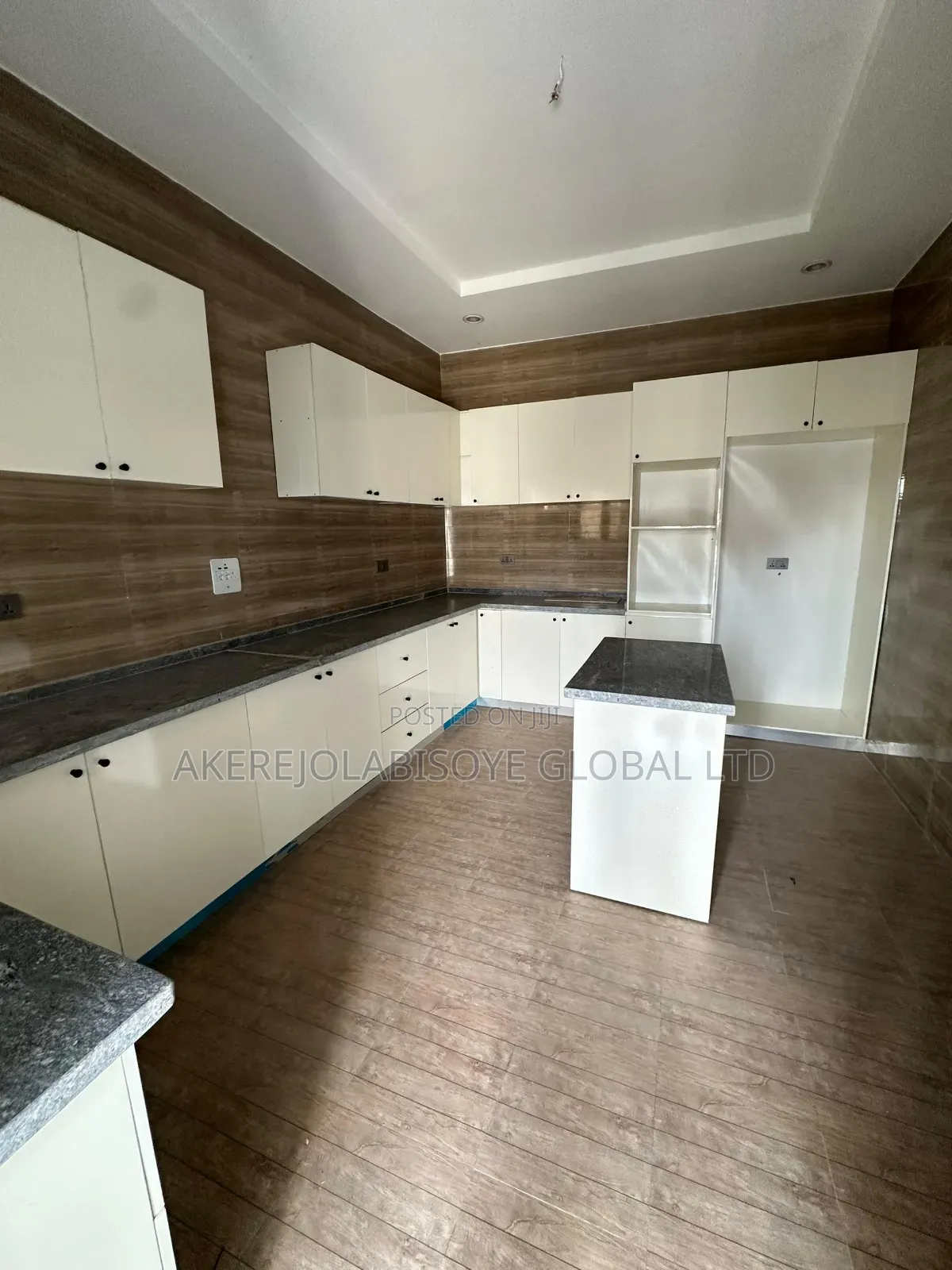 5bdrm Duplex in Naf Valley Asokoro for sale