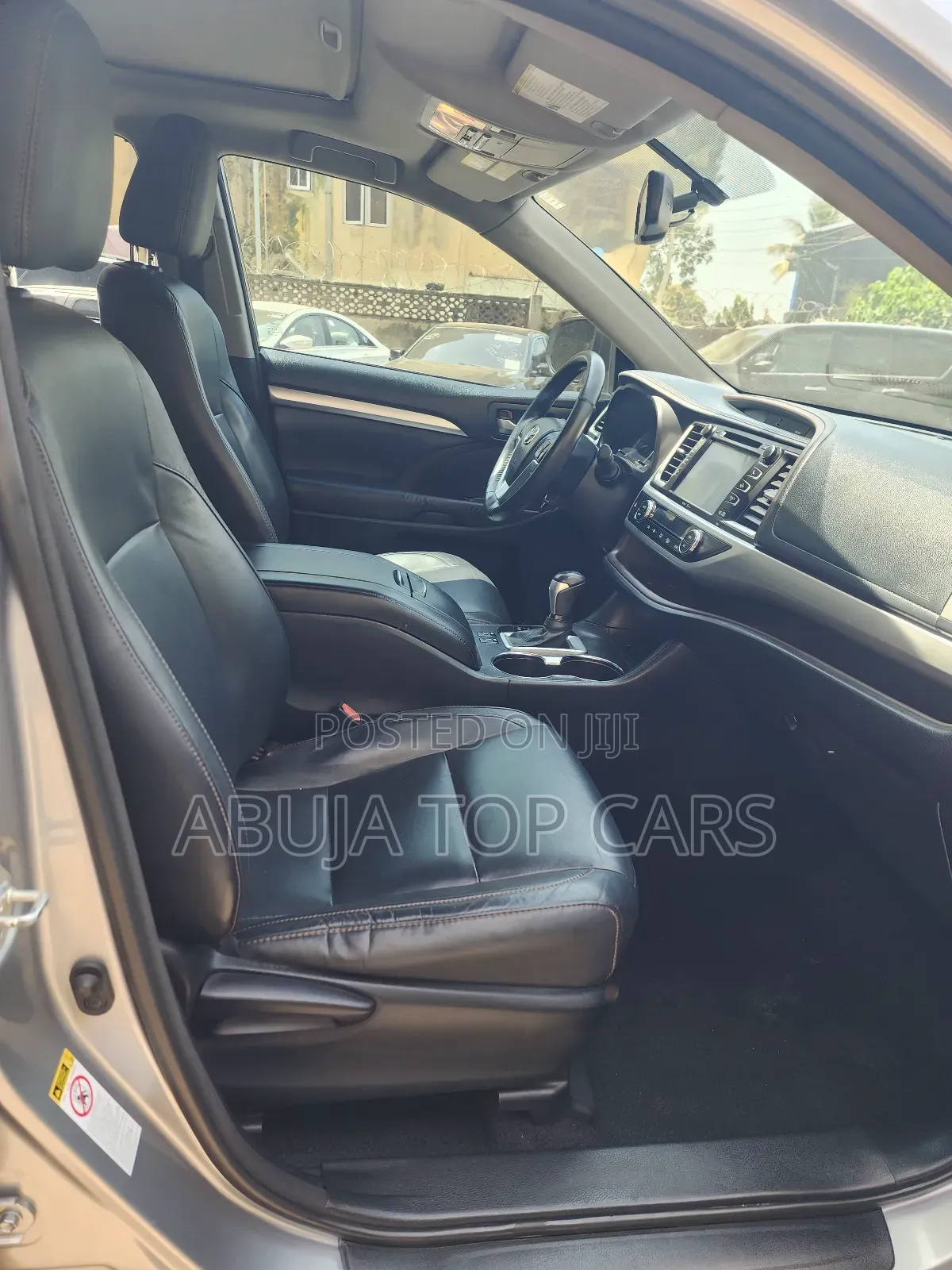 Toyota Highlander XLE 4x2 V6 (3.5L 6cyl 8A) 2018 Silver