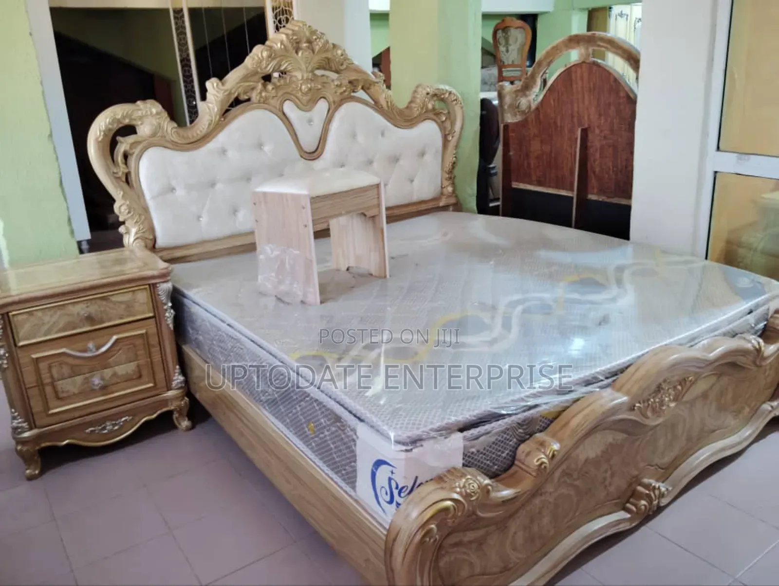 Standard Royal Bed Set