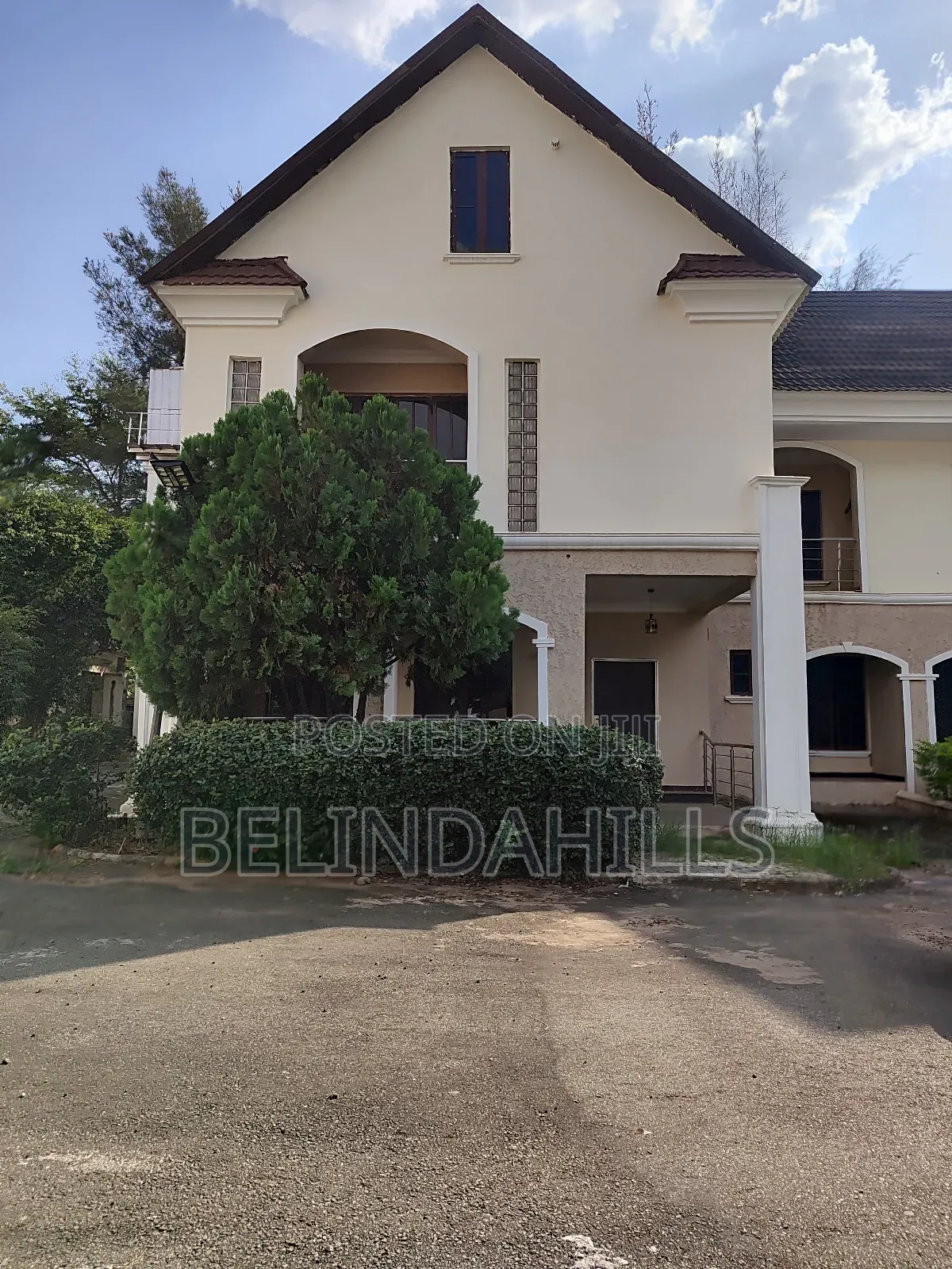 4bdrm Duplex in Utako for sale
