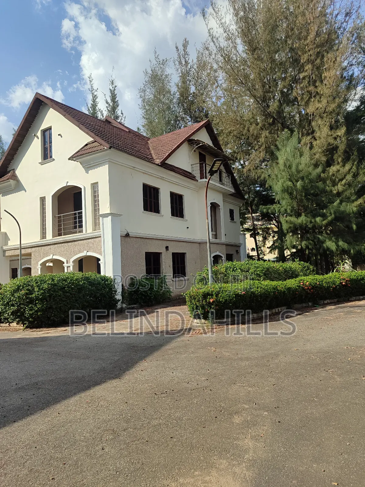 4bdrm Duplex in Utako for sale