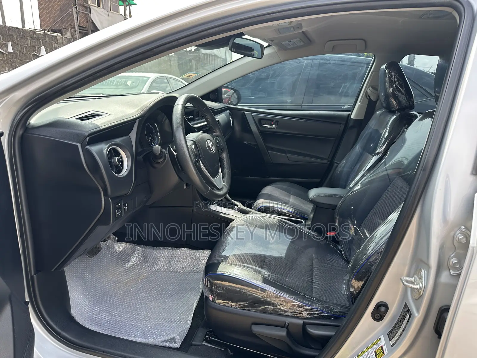 Toyota Corolla LE (1.8L 4cyl 2A) 2018 Silver