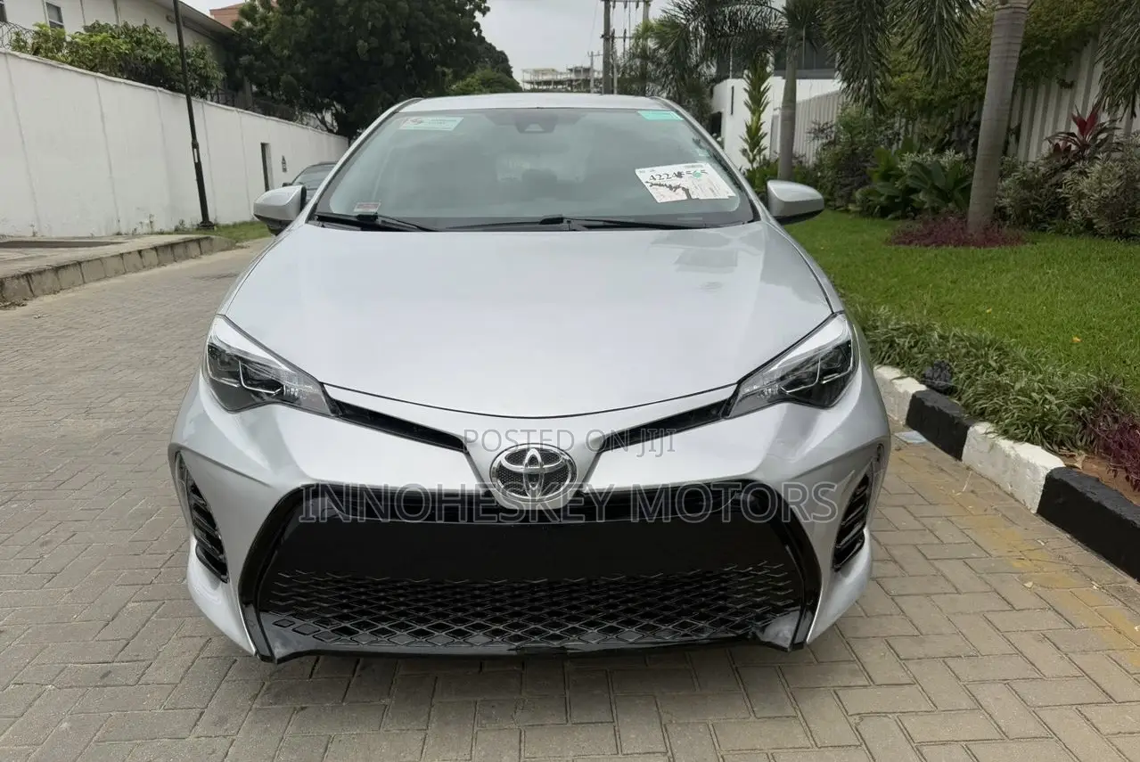 Toyota Corolla LE (1.8L 4cyl 2A) 2018 Silver