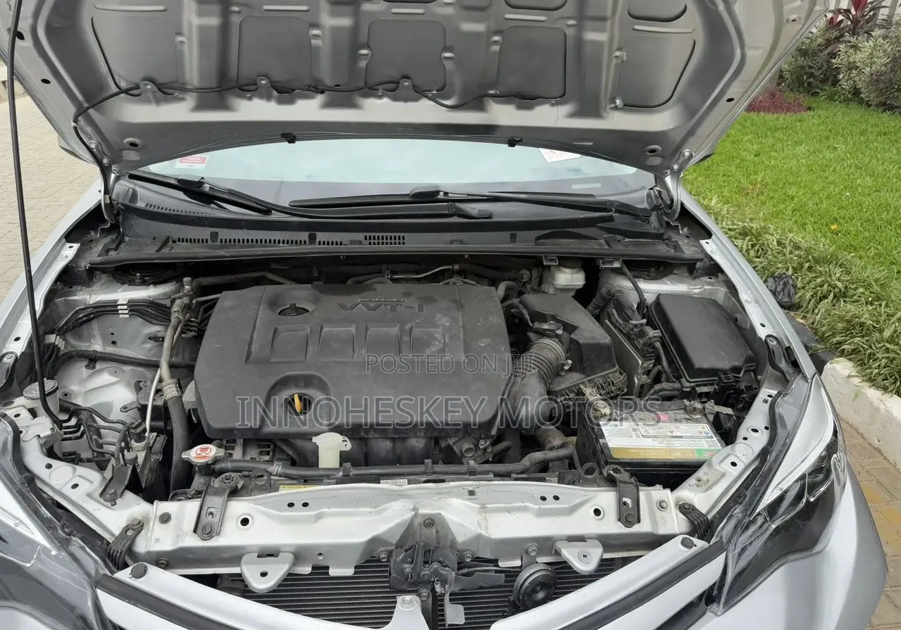 Toyota Corolla LE (1.8L 4cyl 2A) 2018 Silver