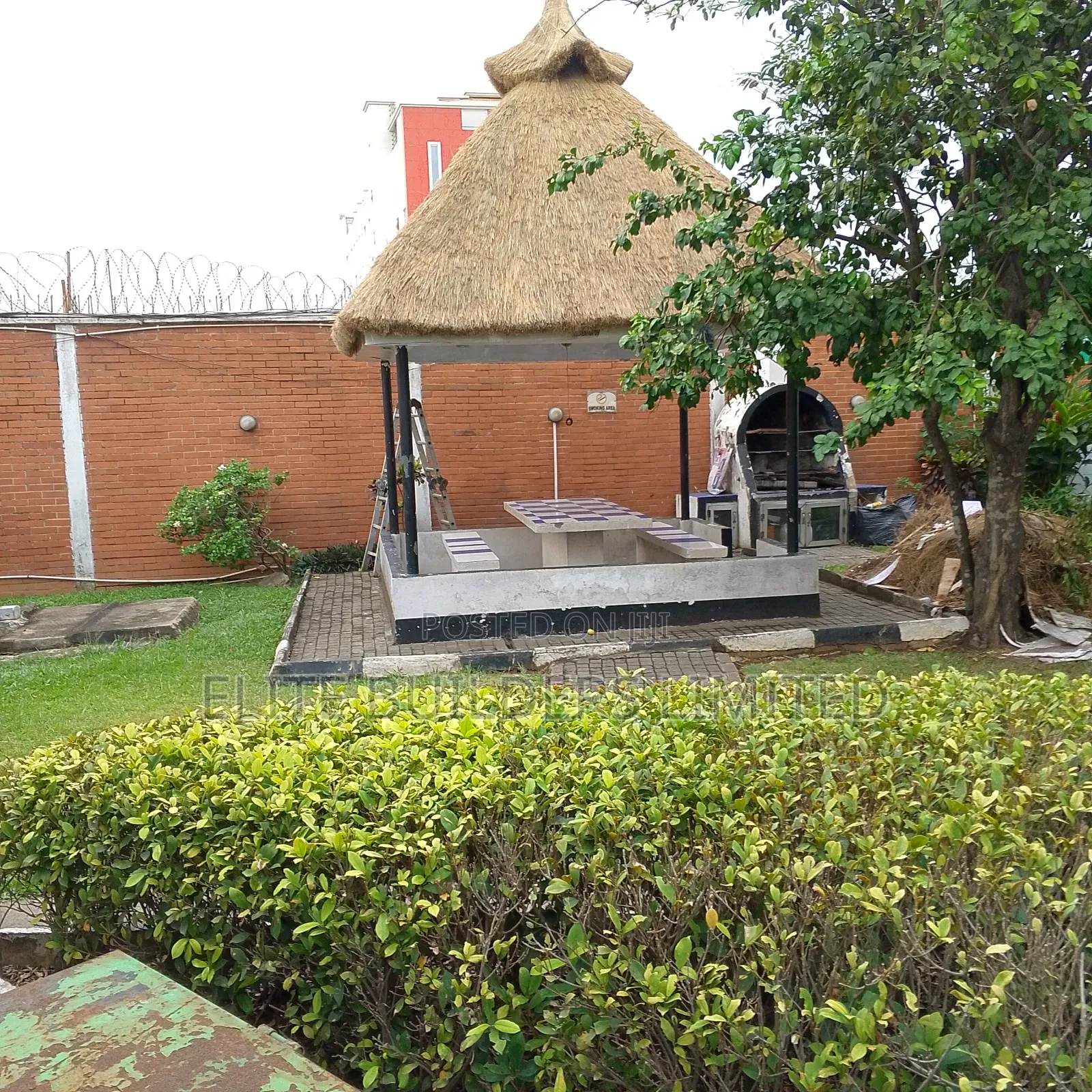 Elite Builders Bush Bar Gazebo Hut in Lagos