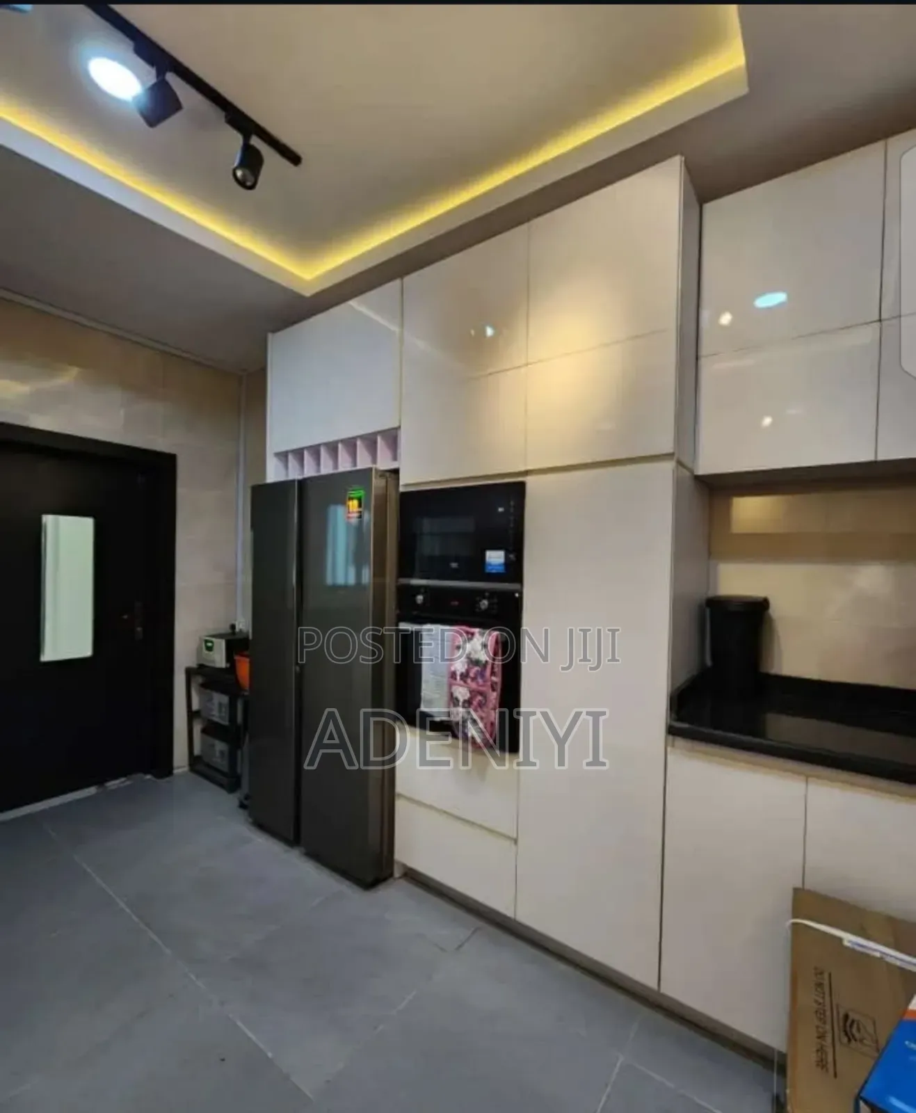 Modern High Gloss Kitchen Cabinet