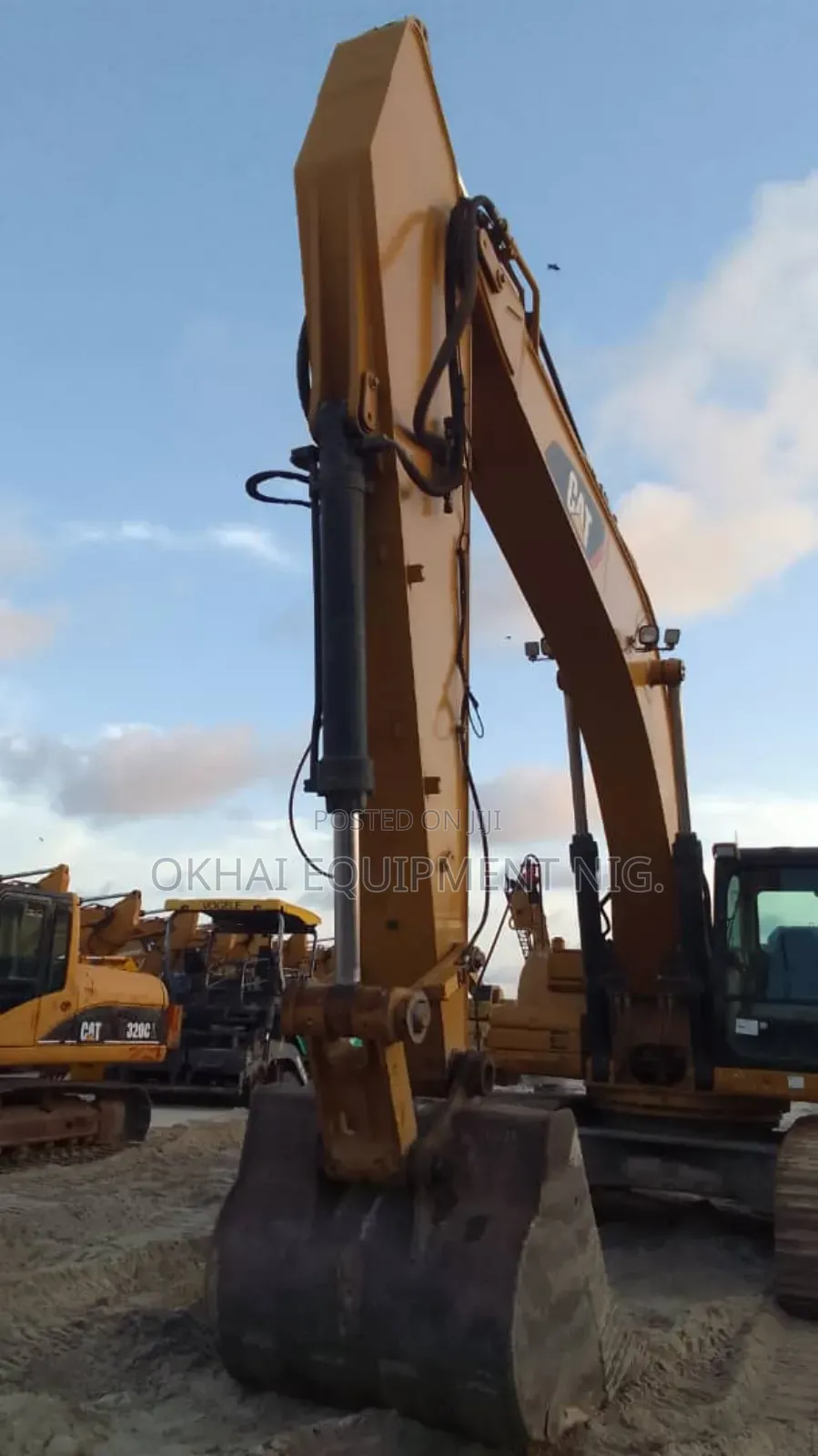 Direct Belgium Cat Excavator 330bl