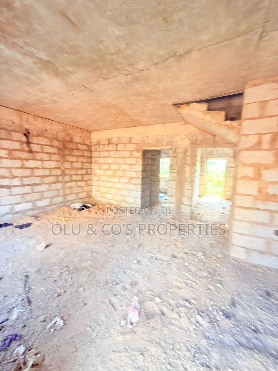 4bdrm Duplex in Lifecamp for sale