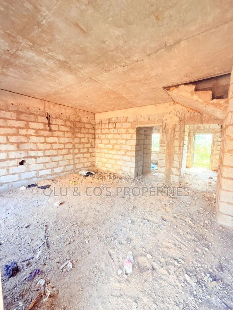4bdrm Duplex in Lifecamp for sale