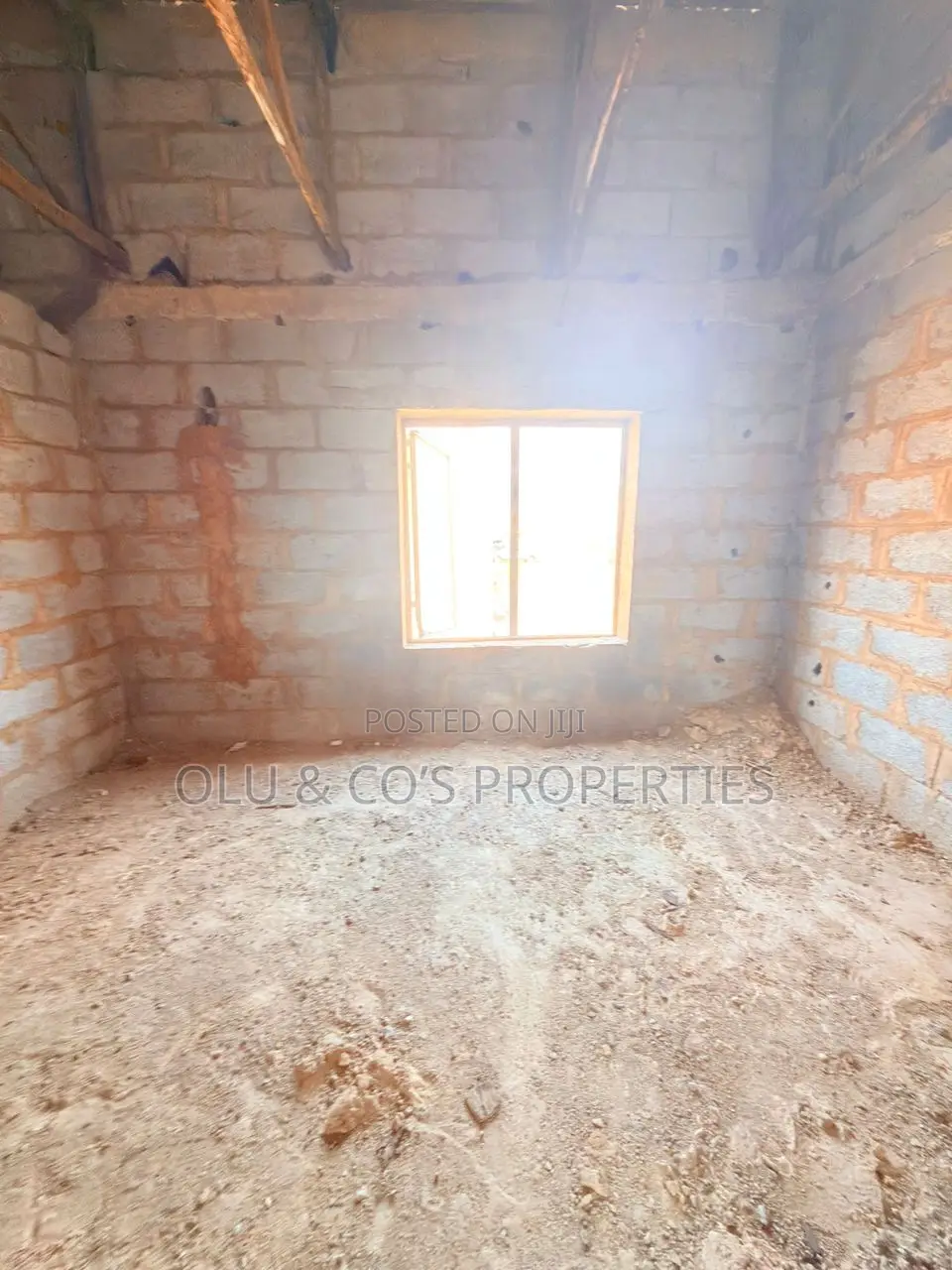 4bdrm Duplex in Lifecamp for sale