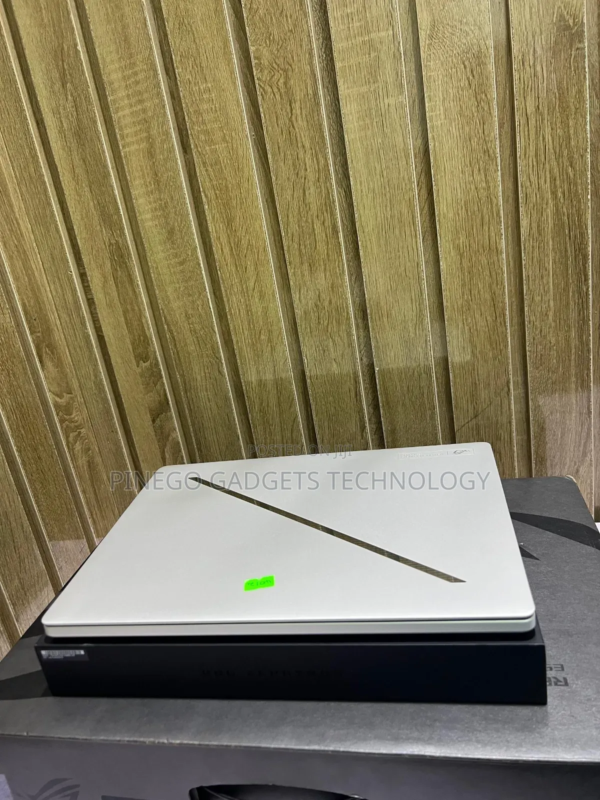 Laptop Asus ROG Zephyrus G14 16GB AMD Ryzen 9 SSD 1T