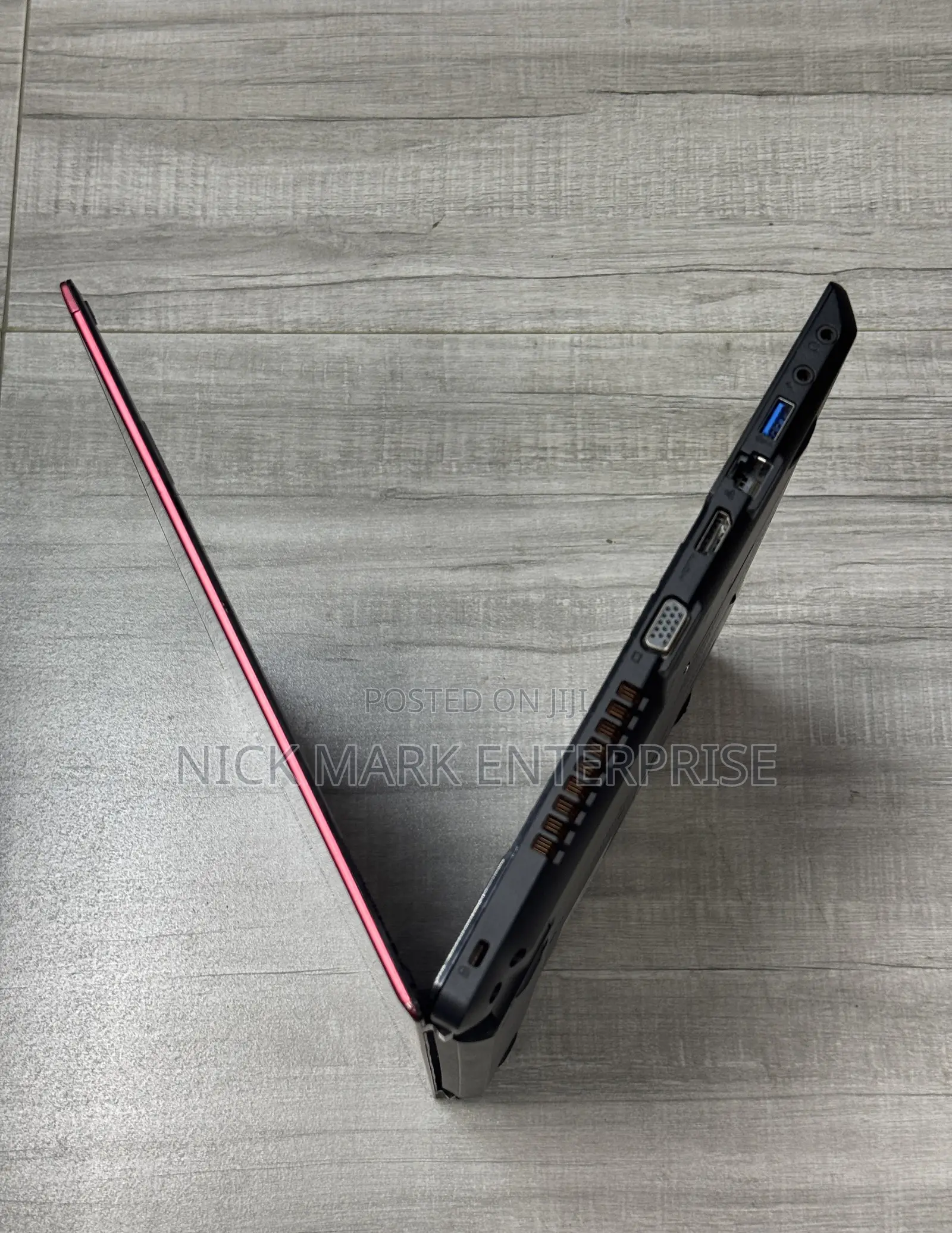 Laptop Fujitsu Lifebook AH552 8GB Intel Core i5 HDD 500GB