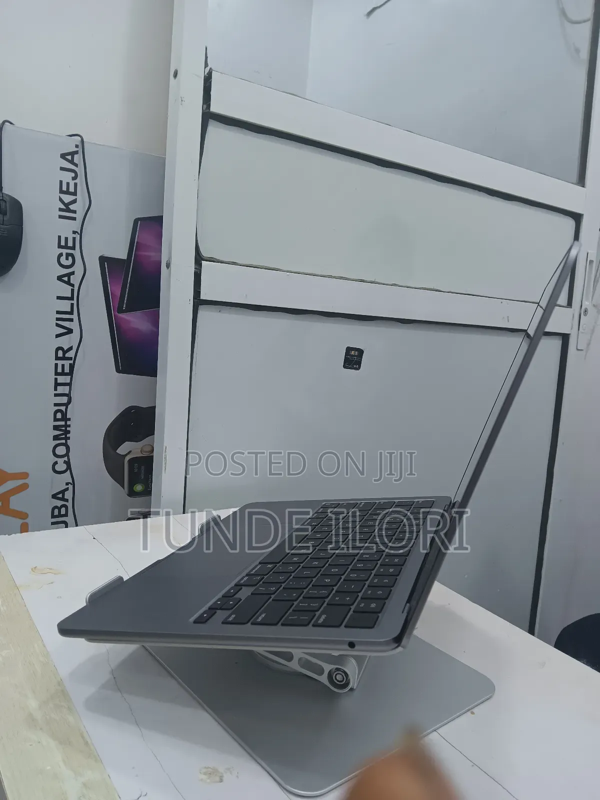 Laptop Apple MacBook Air 2022 M2 8GB Apple M2 SSD 256GB