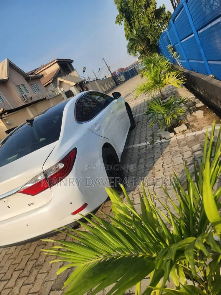 Lexus ES 2013 White