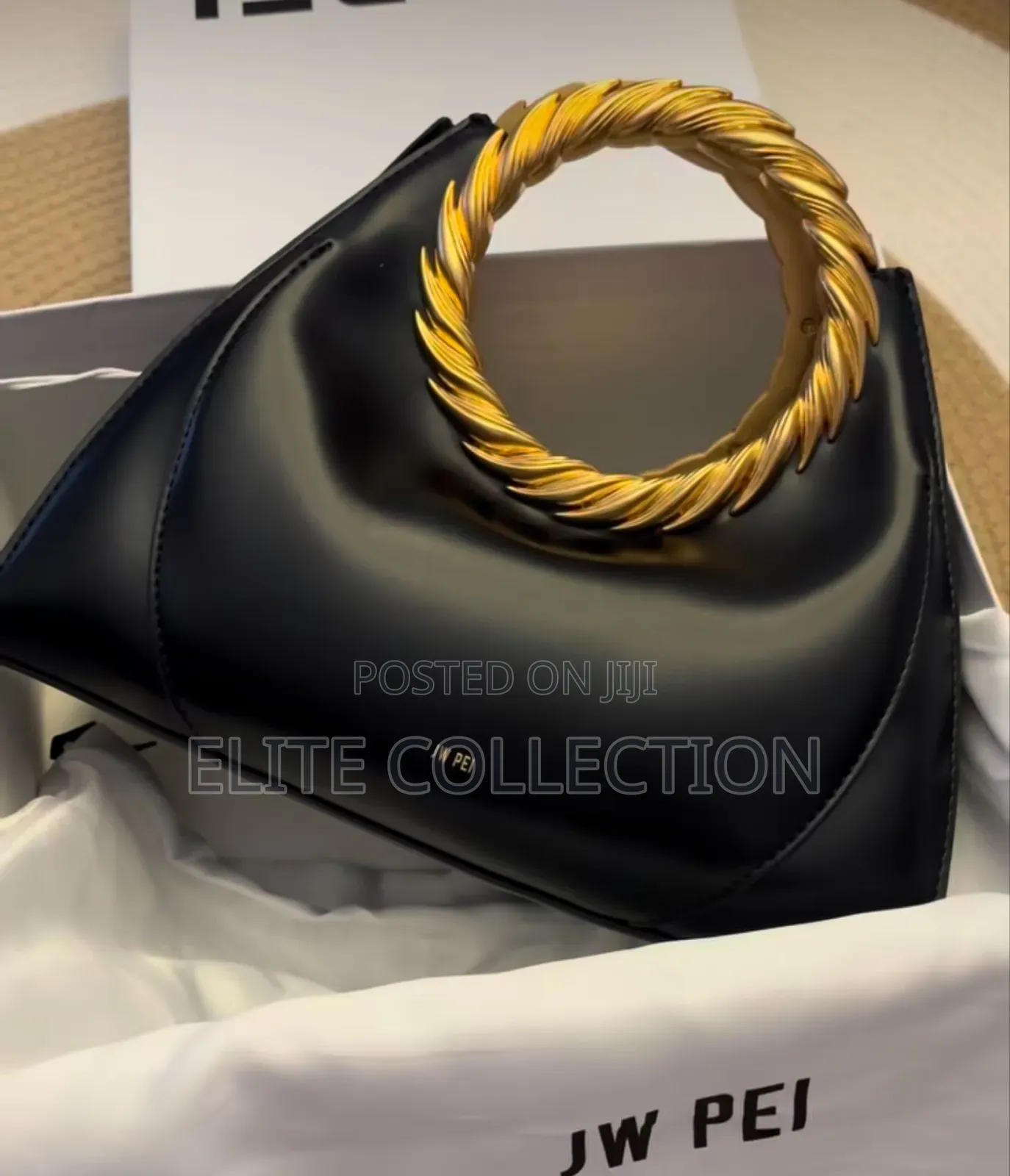 Quality Luxury Zara Bag
Beauty in Bag 
Come With Longer Handle