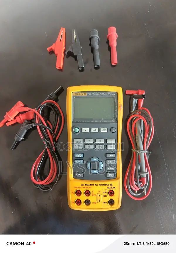 Fluke 724 Temperature Calibrator