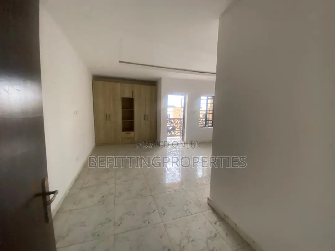 3bdrm Block of Flats in Ikeja for sale