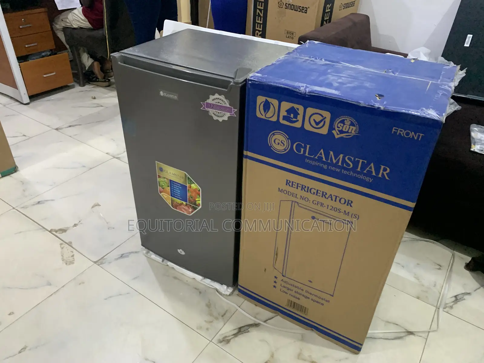 Glamstar GFR-120s-M Refrigerator With Freezer Section