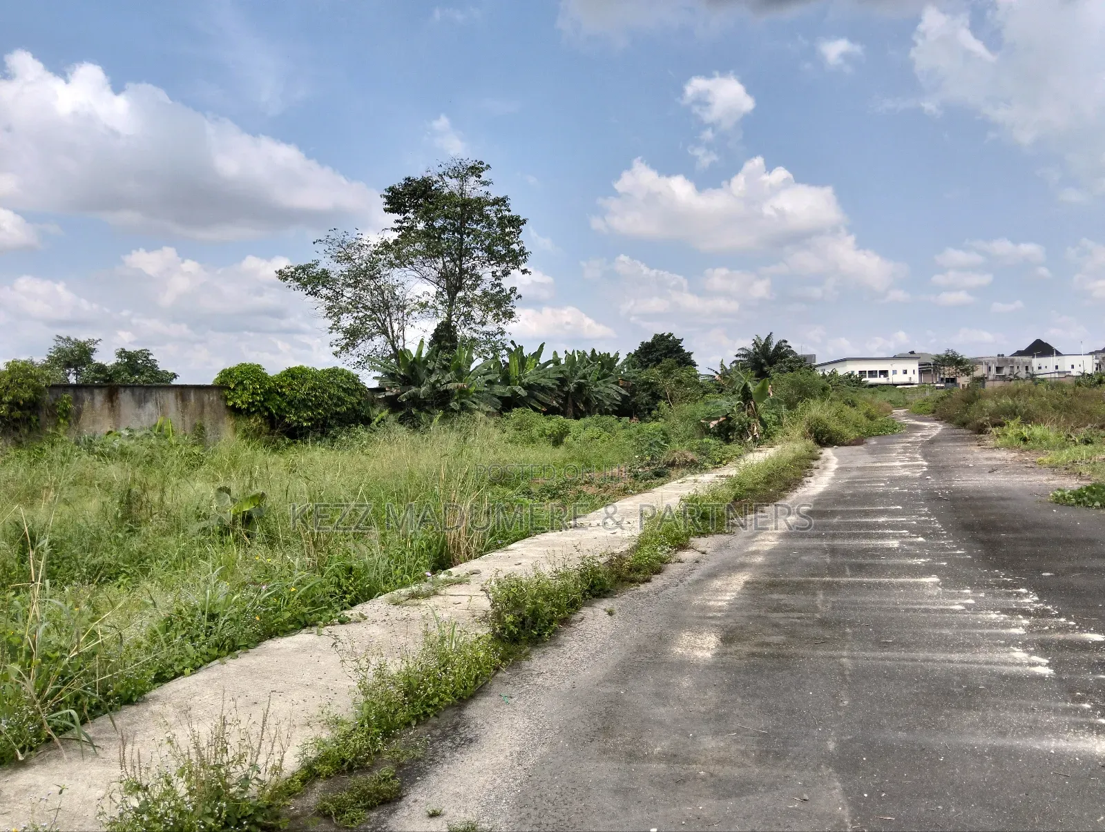 For Sale: One Half (11⁄2) Plots at Gra Phase 8 , Eliozu Ph