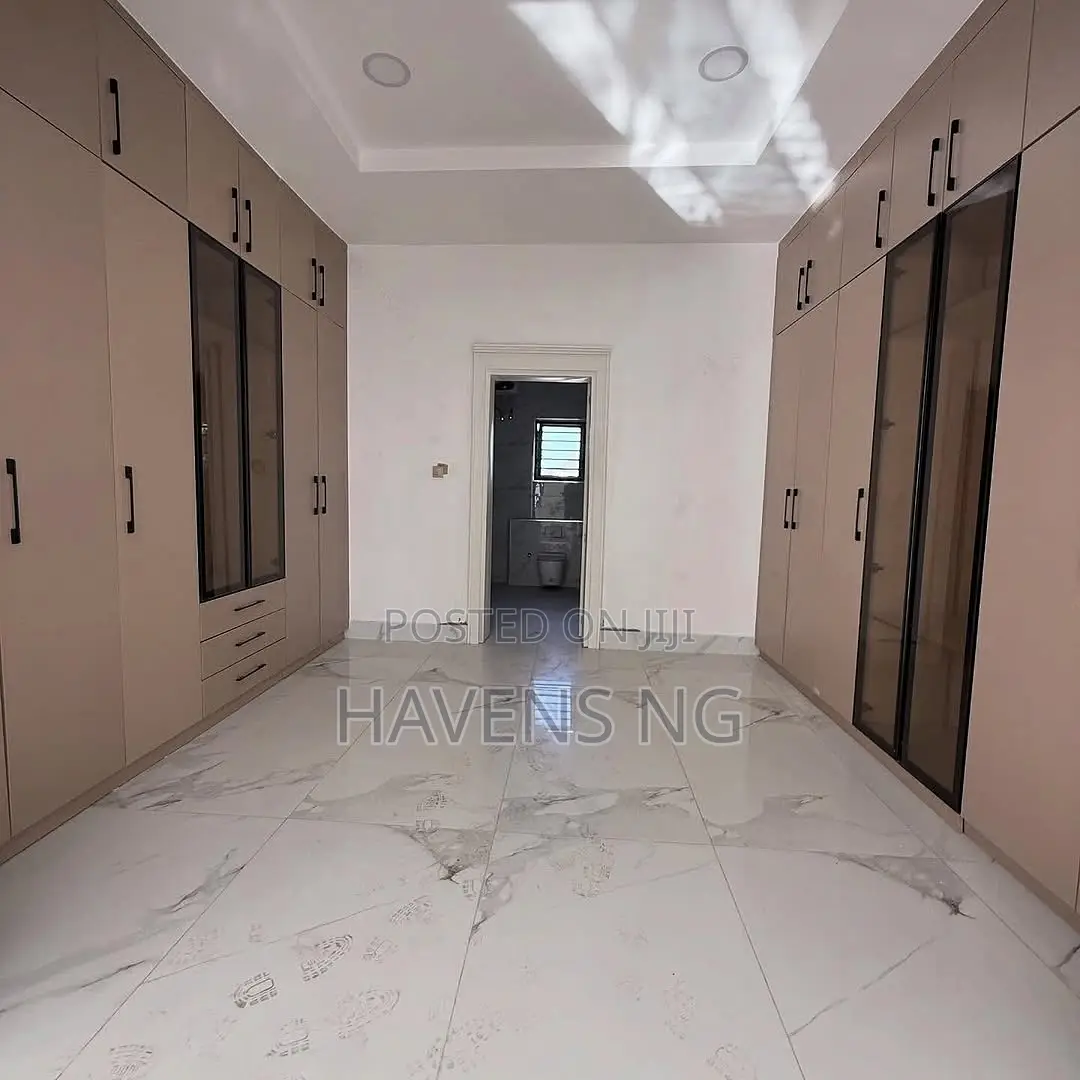 7bdrm Duplex in Asokoro for sale