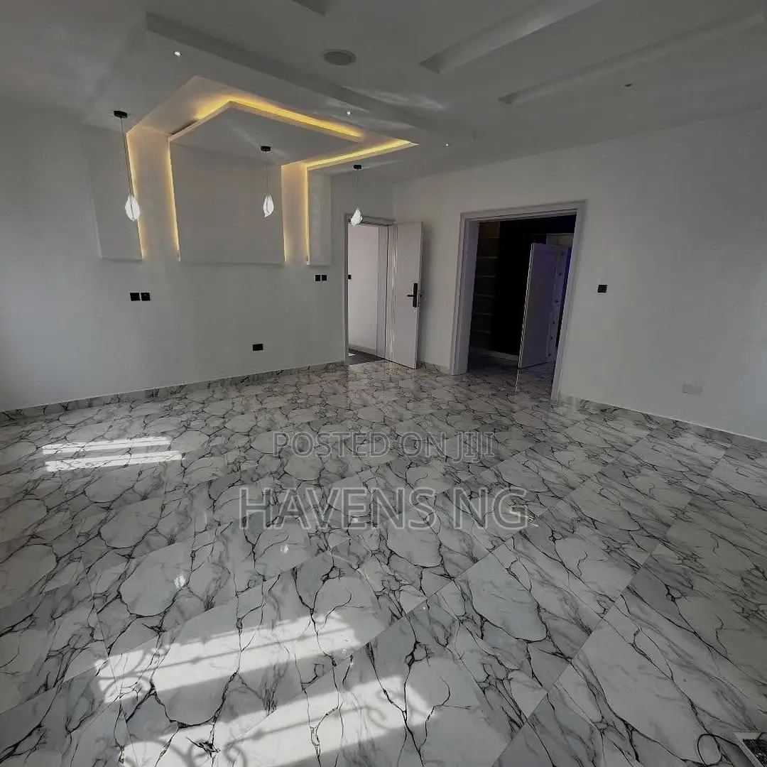 5bdrm Duplex in Kado for sale