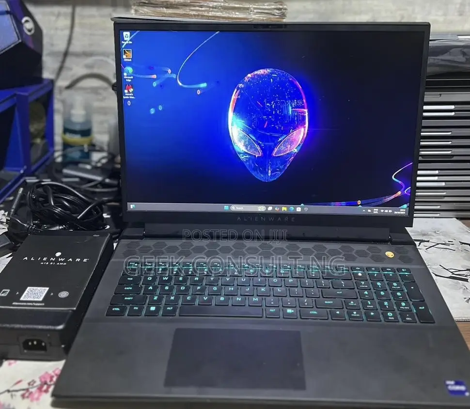 Laptop Dell Alienware M18 R2 32GB Intel Core i9 SSD 2T
