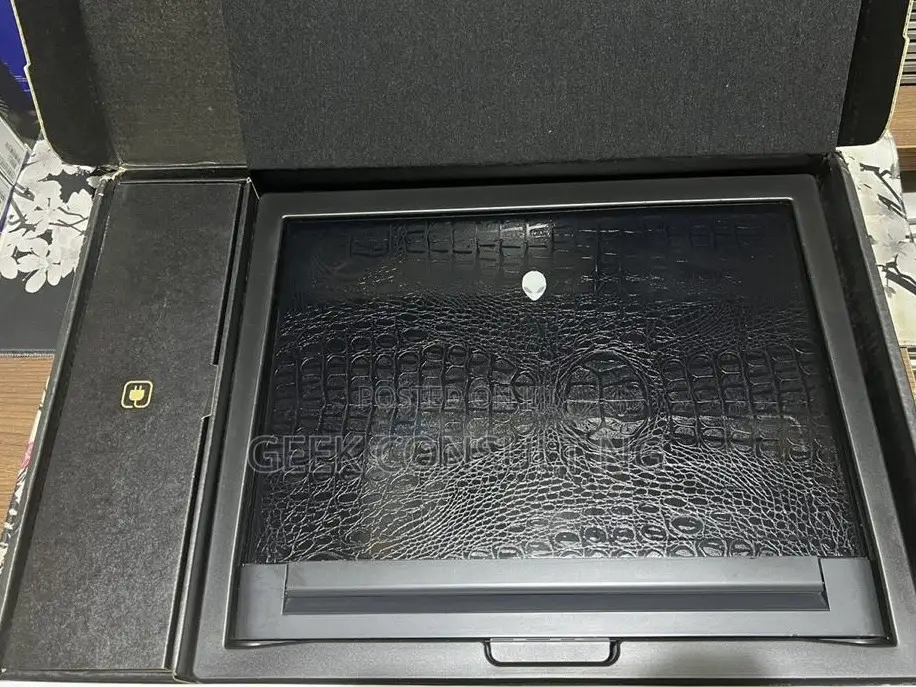 Laptop Dell Alienware M18 R2 32GB Intel Core i9 SSD 2T