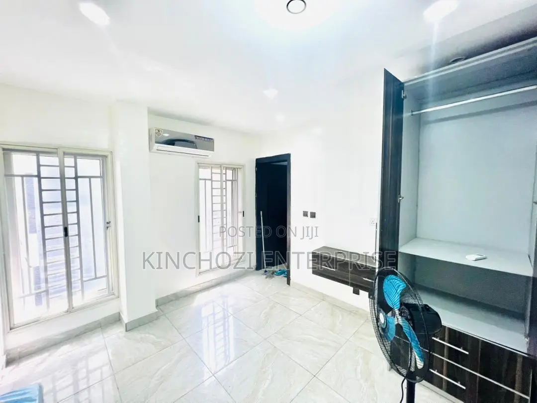 3bdrm Block of Flats in Lekki Phase 1 for sale