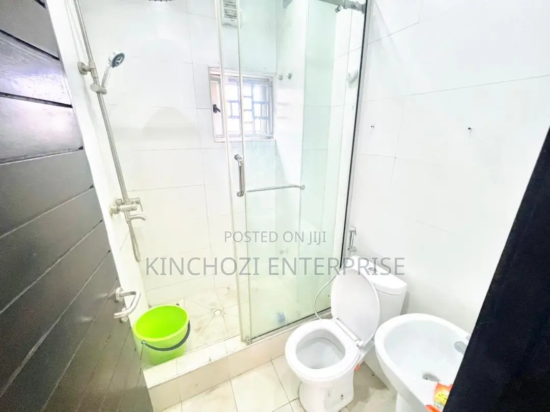 3bdrm Block of Flats in Lekki Phase 1 for sale