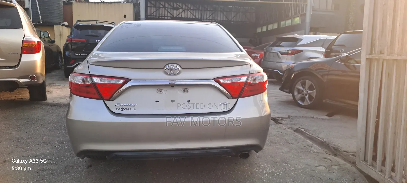 Toyota Camry SE w/Special Edition Pkg (2.5L 4cyl 6A) 2016 Gold