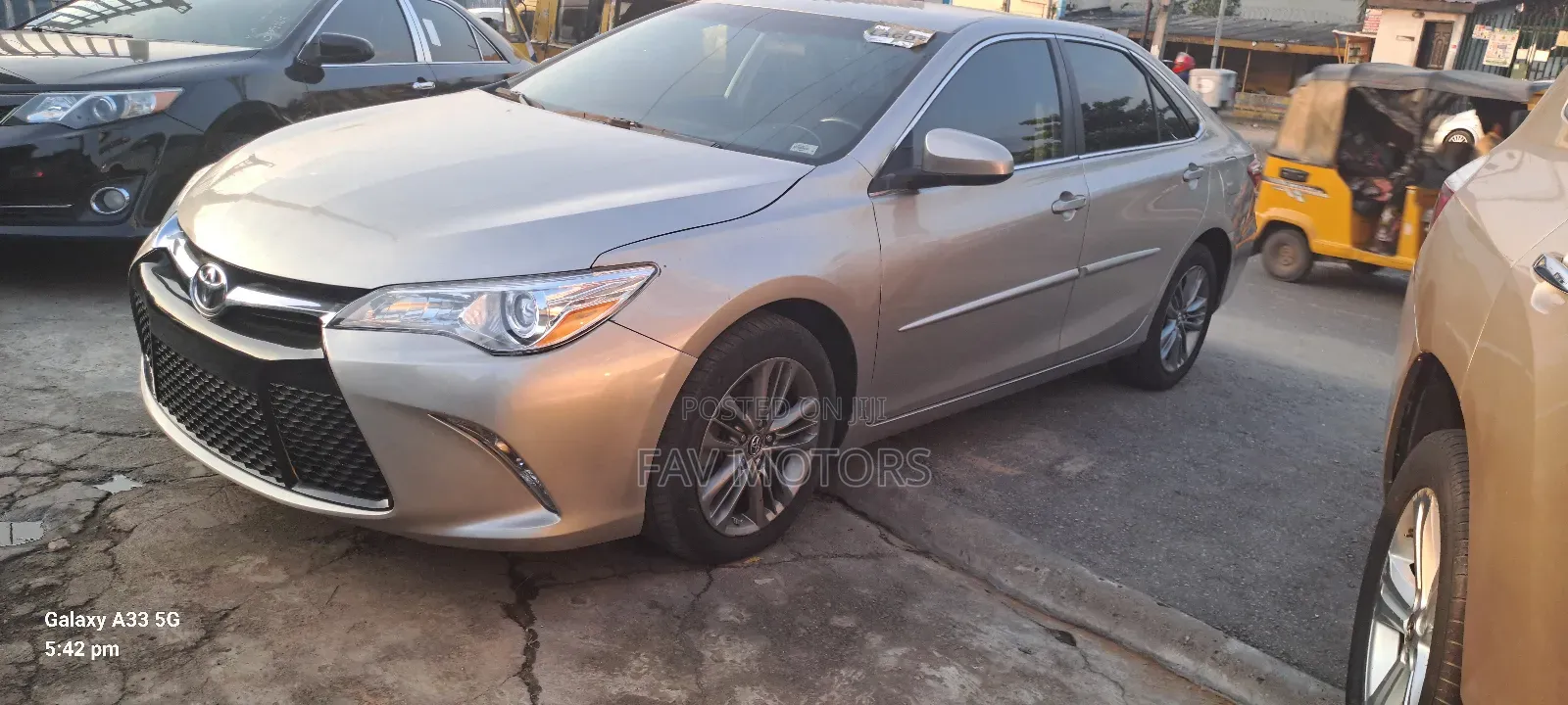 Toyota Camry SE w/Special Edition Pkg (2.5L 4cyl 6A) 2016 Gold