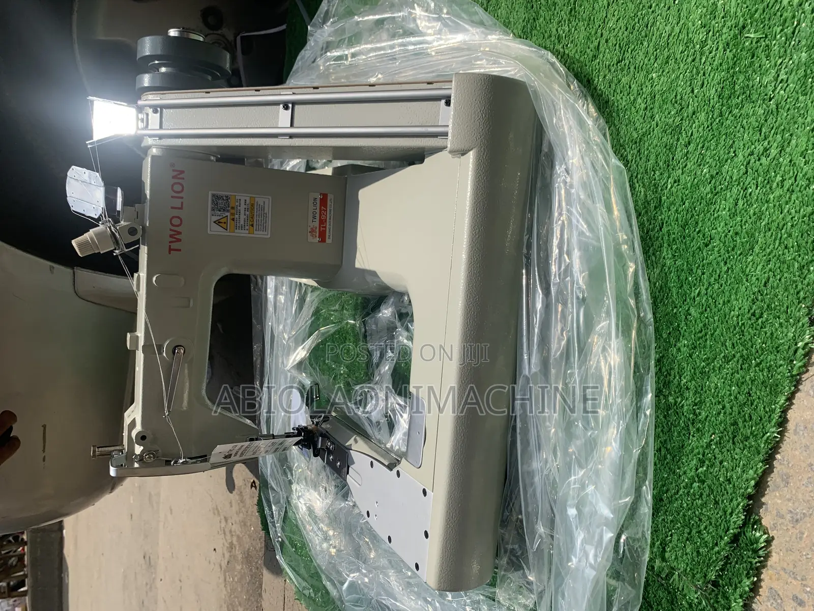 Feed-Off-the-Arm Chain Stitch Machine 927