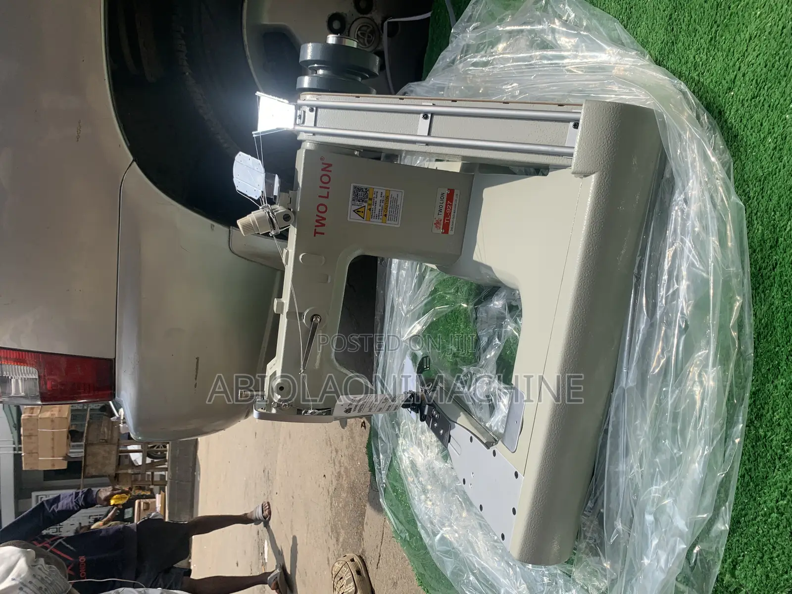 Feed-Off-the-Arm Chain Stitch Machine 927