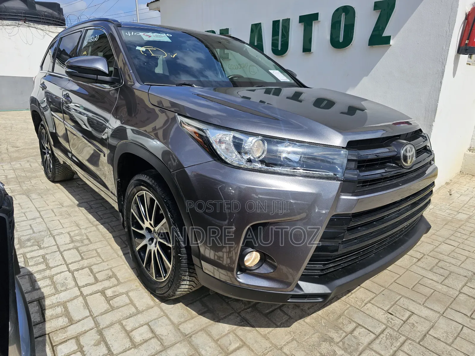 Toyota Highlander SE 4x2 V6 (3.5L 6cyl 8A) 2018 Gray
