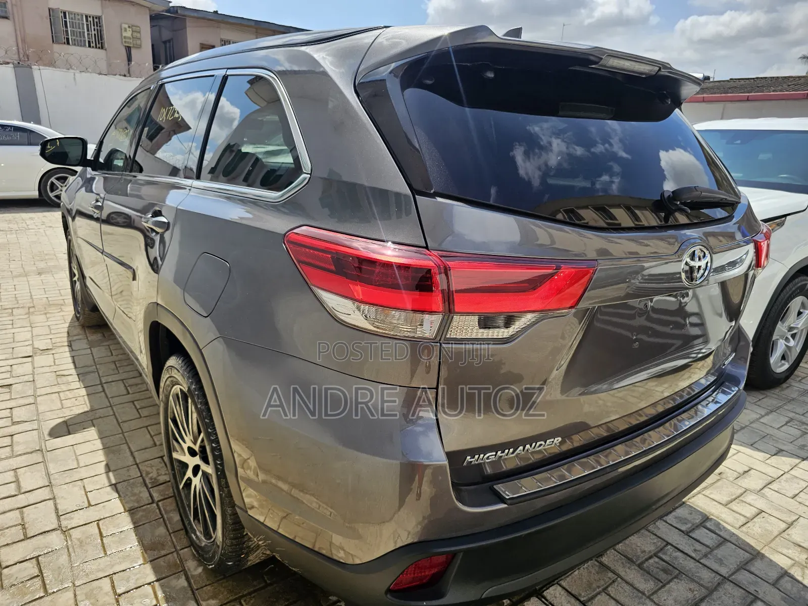 Toyota Highlander SE 4x2 V6 (3.5L 6cyl 8A) 2018 Gray