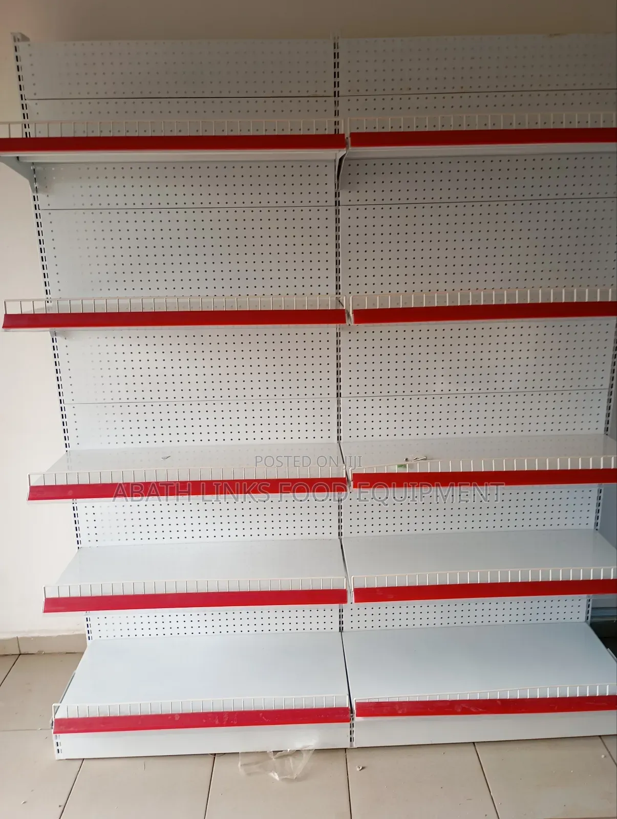 Single Supermarket Shelf