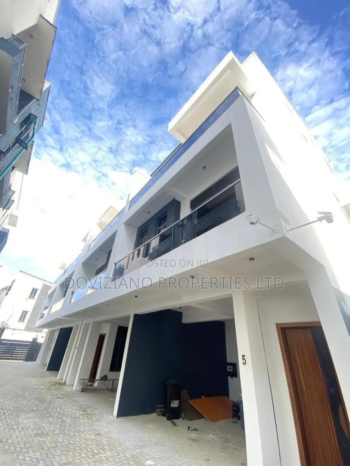 4bdrm Duplex in Ologolo for sale