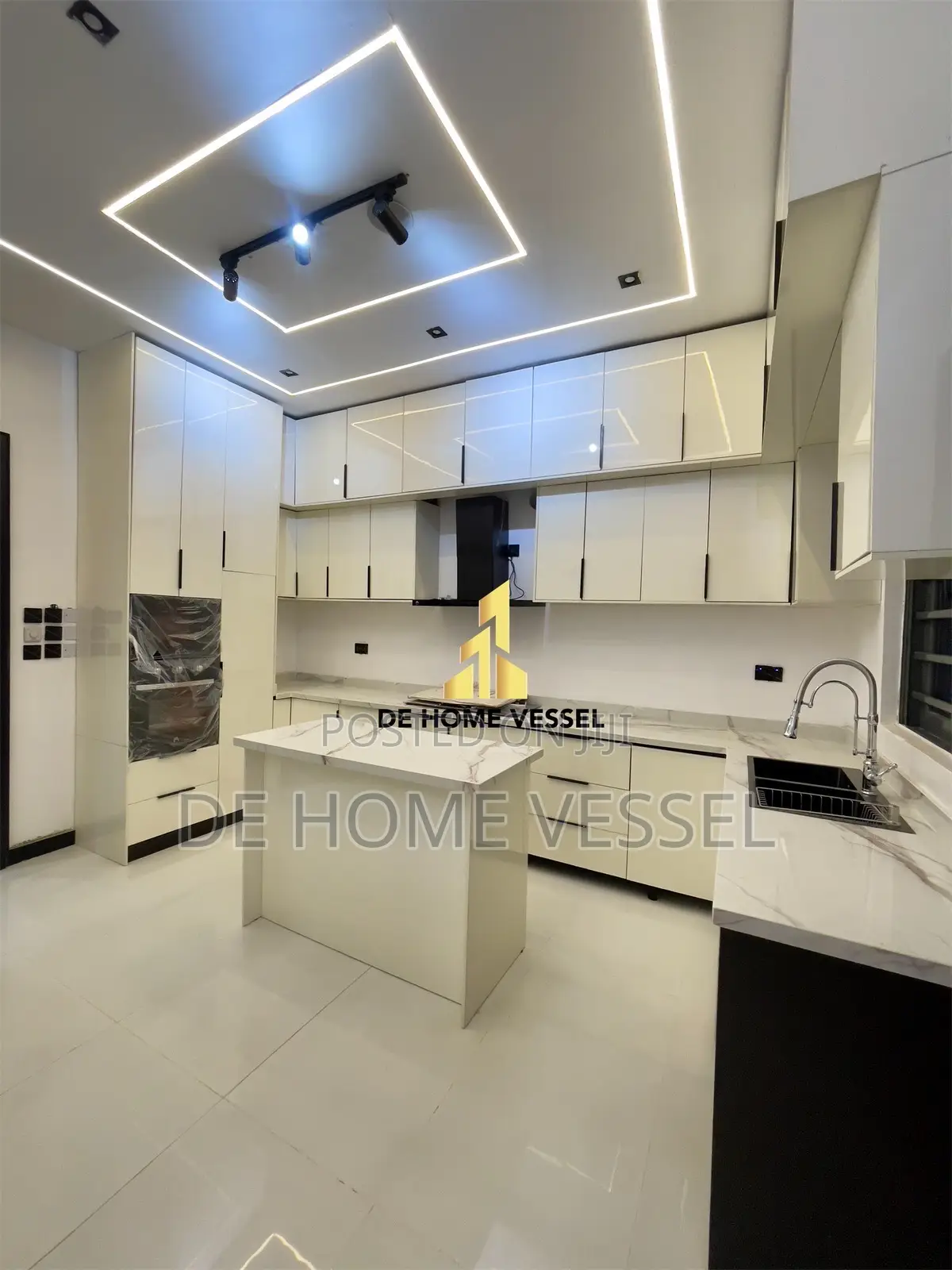 5bdrm Duplex in Ologolo for sale
