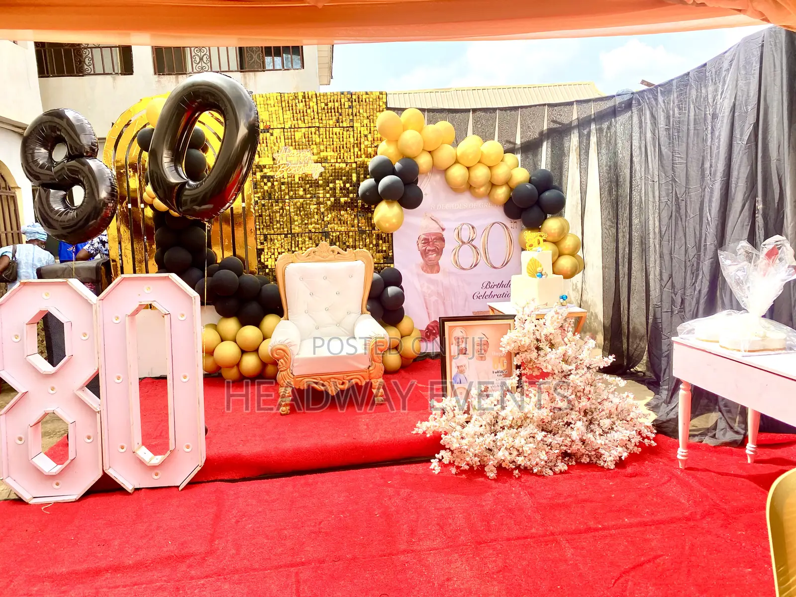 Intimate 80th Birthday Decoration in Gold Black